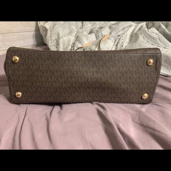 Large Michael Kors Tote - Picture 7 of 8